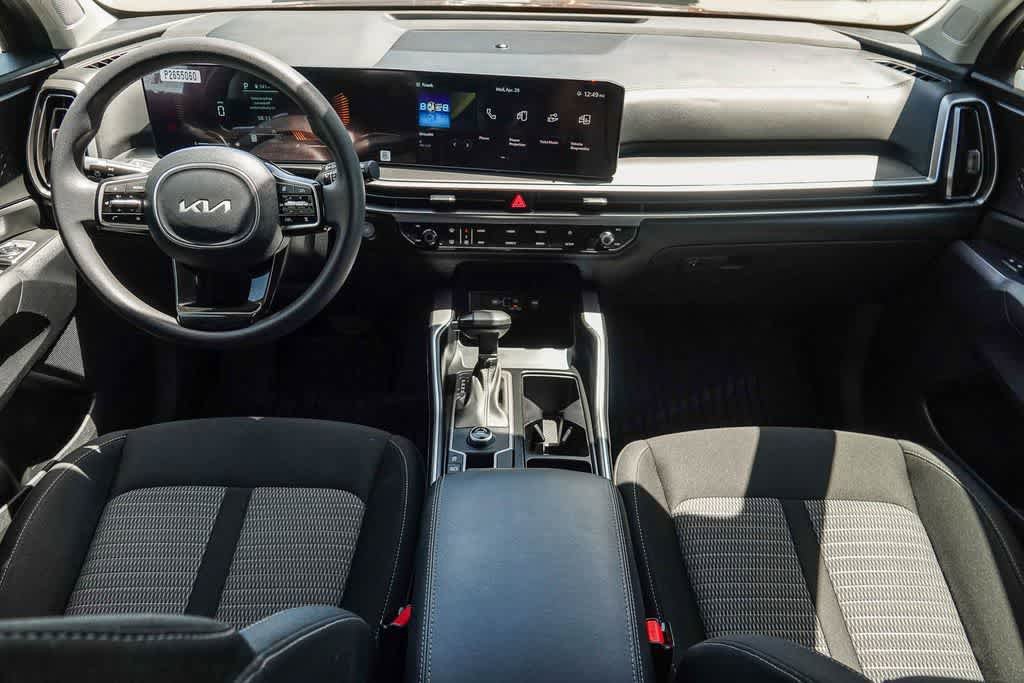 Certified 2025 Kia Sorento LX FWD image 11