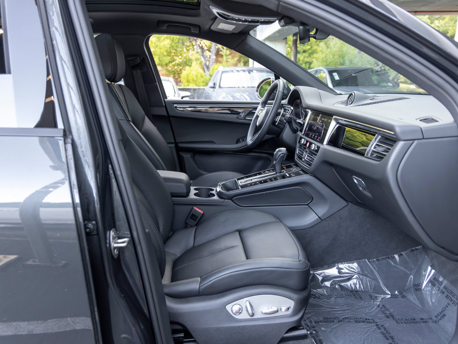 Certified 2026 Porsche Macan AWD/4WD image 67
