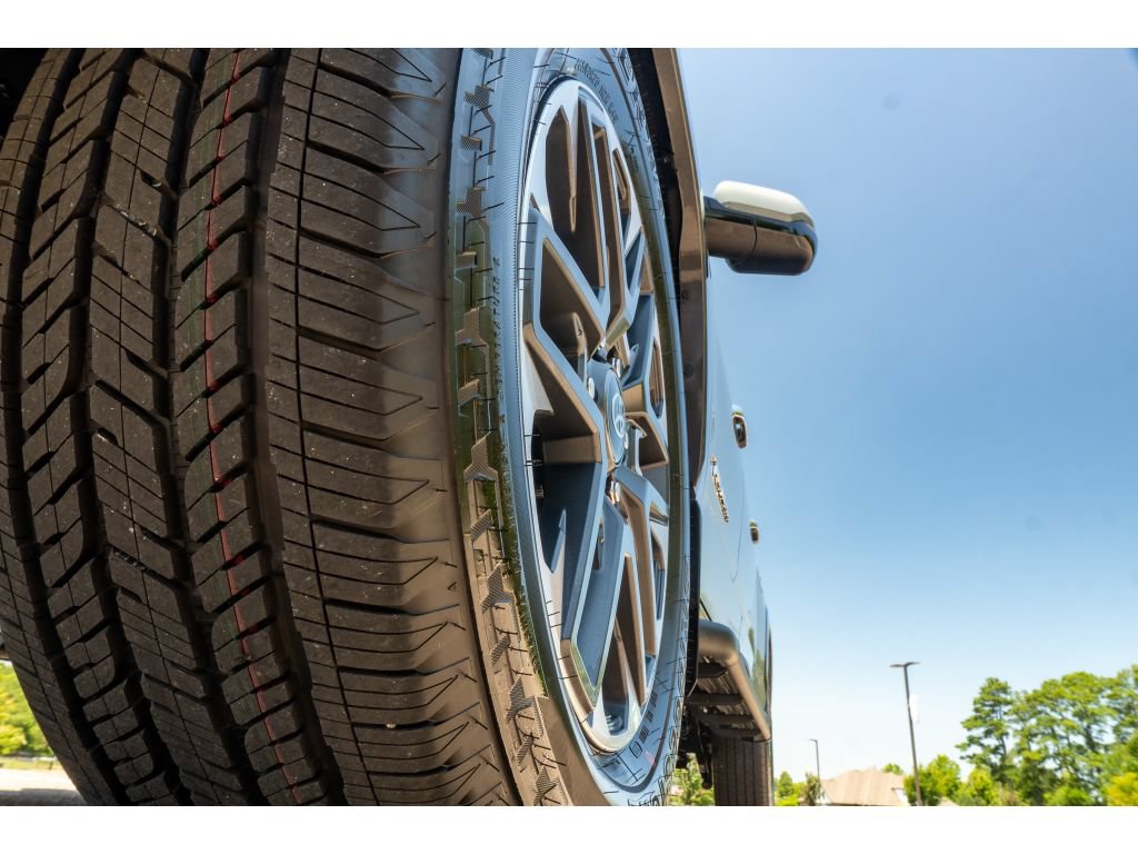 Used 2026 Toyota Tundra Limited AWD/4WD image 10