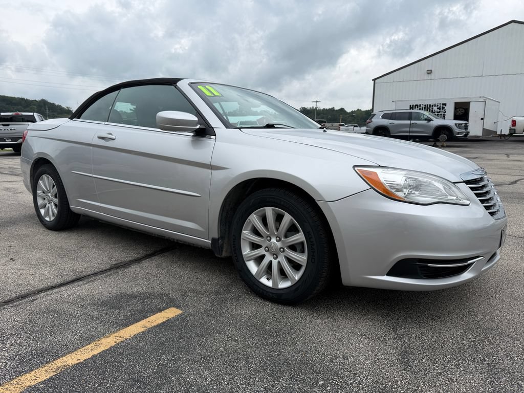 Used 2011 Chrysler 200 Touring FWD image 3