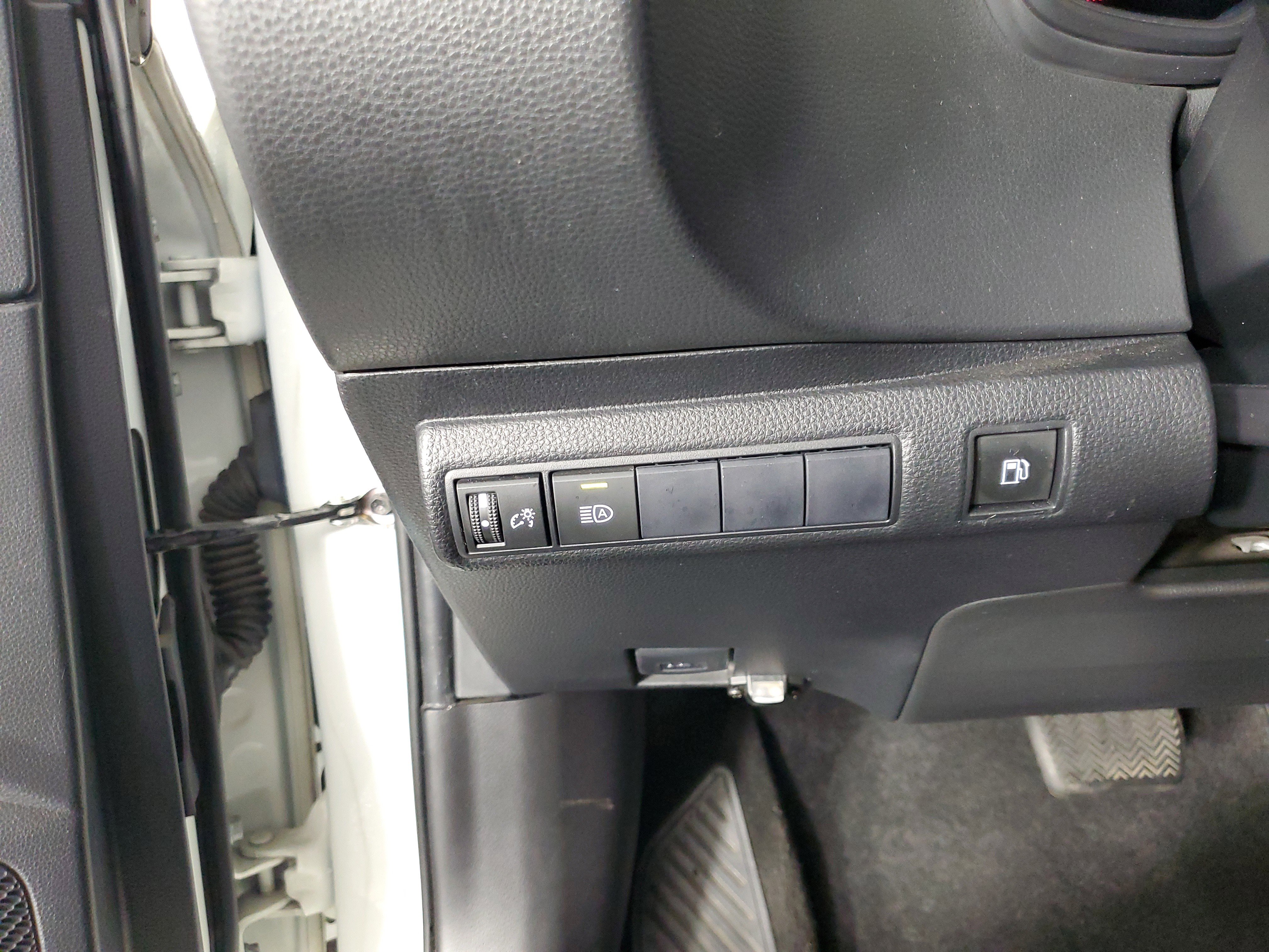 Used 2021 Toyota Corolla LE w/ Carpet Mat Package (TMS) image 27