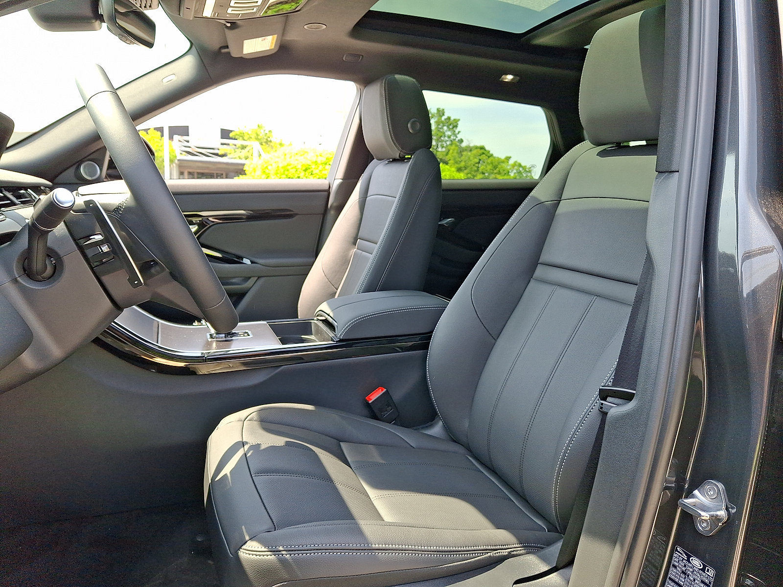New 2026 Land Rover Range Rover Evoque Hoxton AWD/4WD image 3