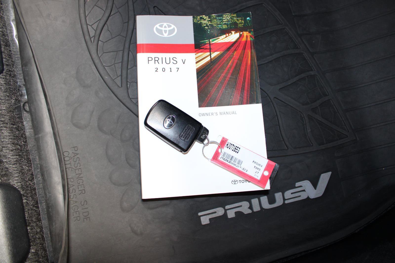 Used 2017 Toyota Prius V Three FWD image 31