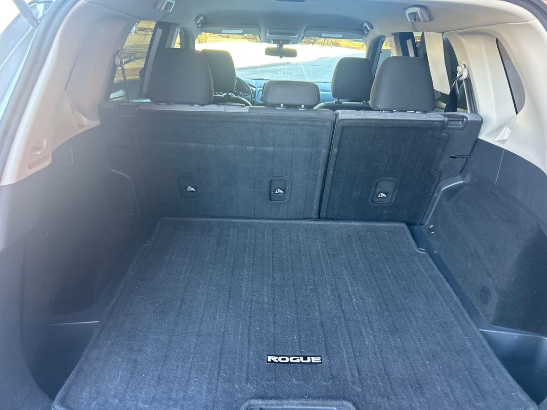 Used 2021 Nissan Rogue SV image 8