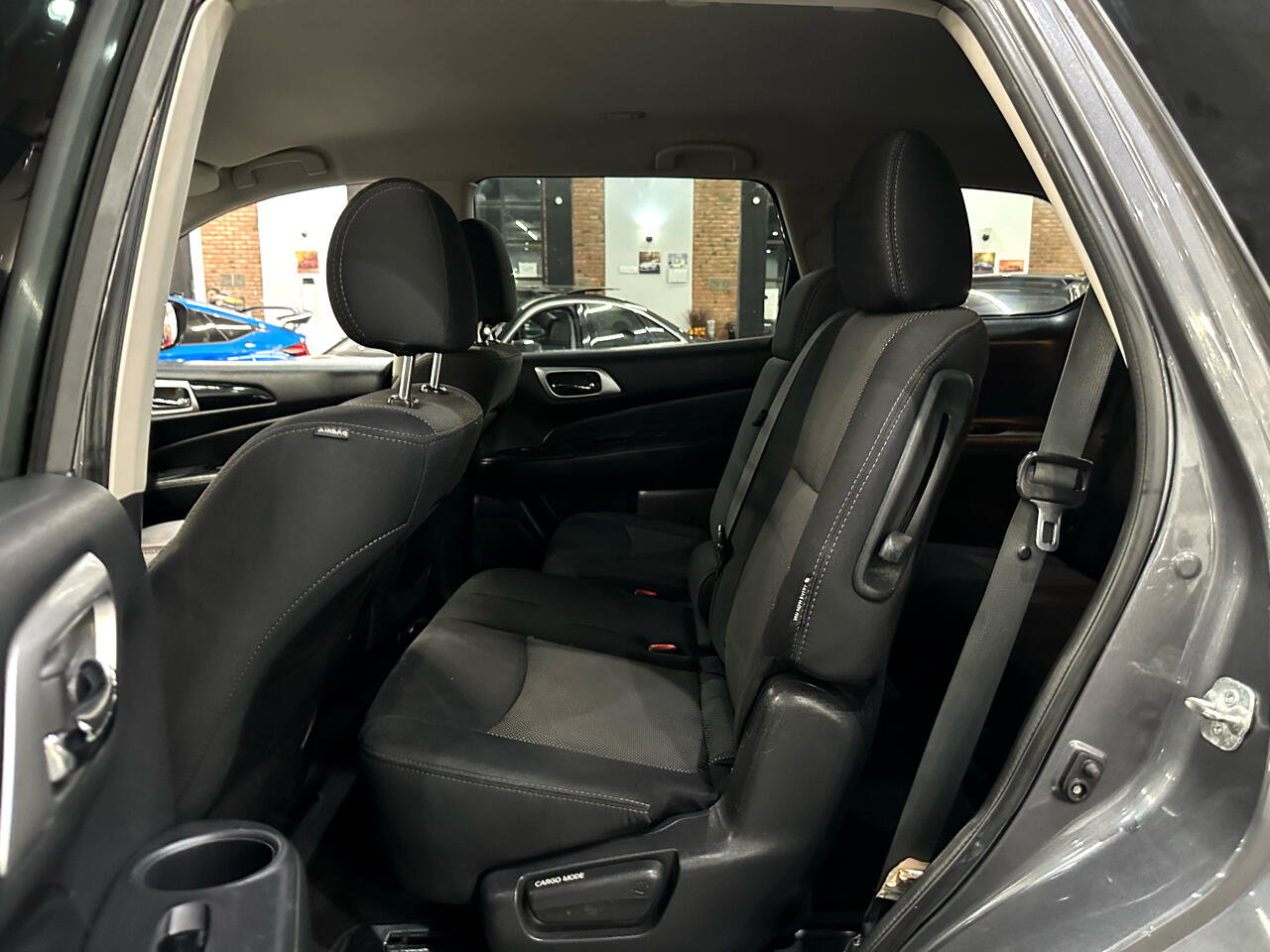 Used 2019 Nissan Pathfinder SV image 29