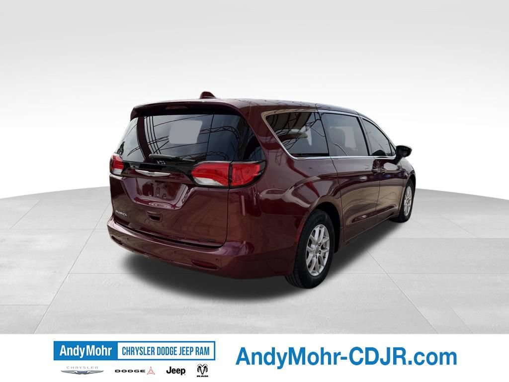 Used 2017 Chrysler Pacifica Touring FWD image 7