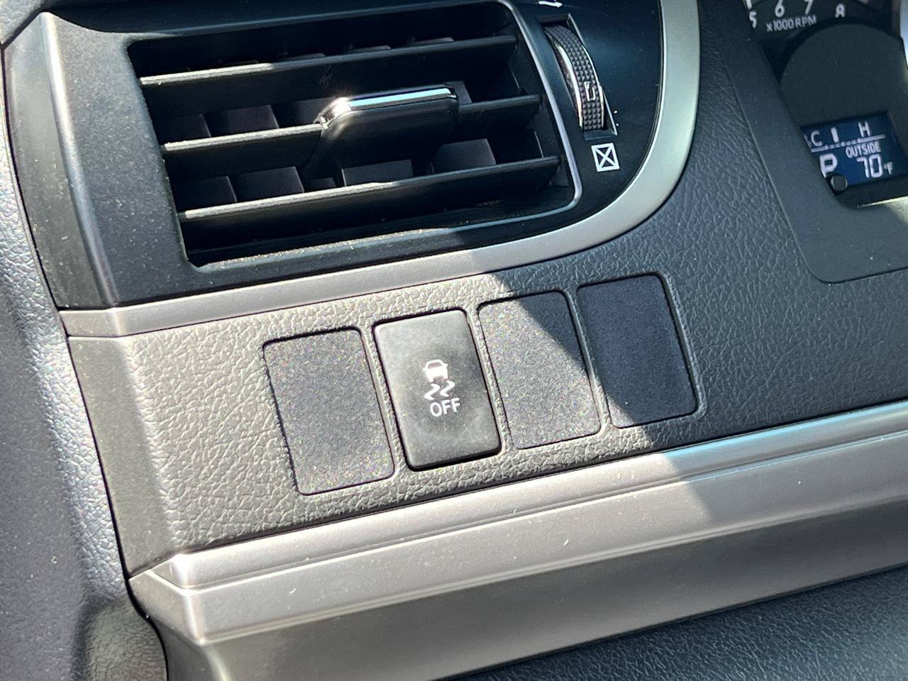 Used 2013 Toyota Camry SE FWD image 17