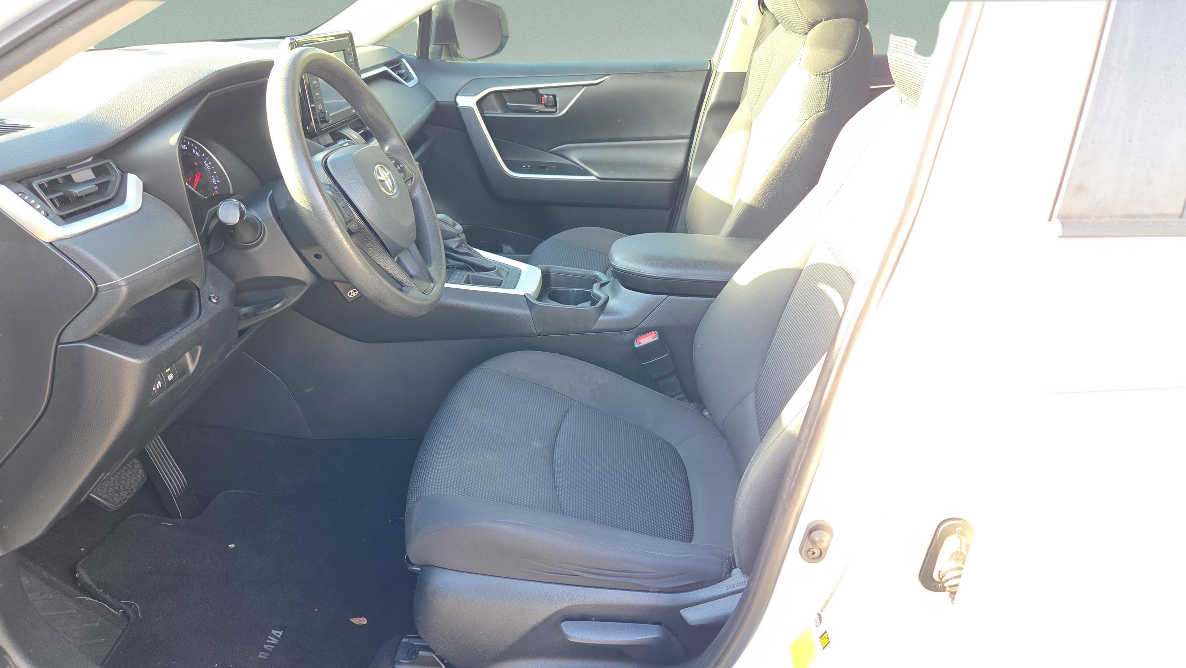 Used 2020 Toyota RAV4 LE image 11