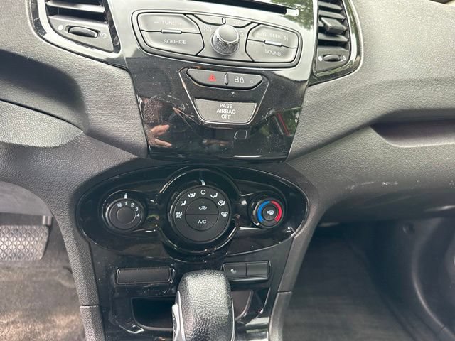 Used 2015 Ford Fiesta SE w/ Equipment Group 201A FWD image 19