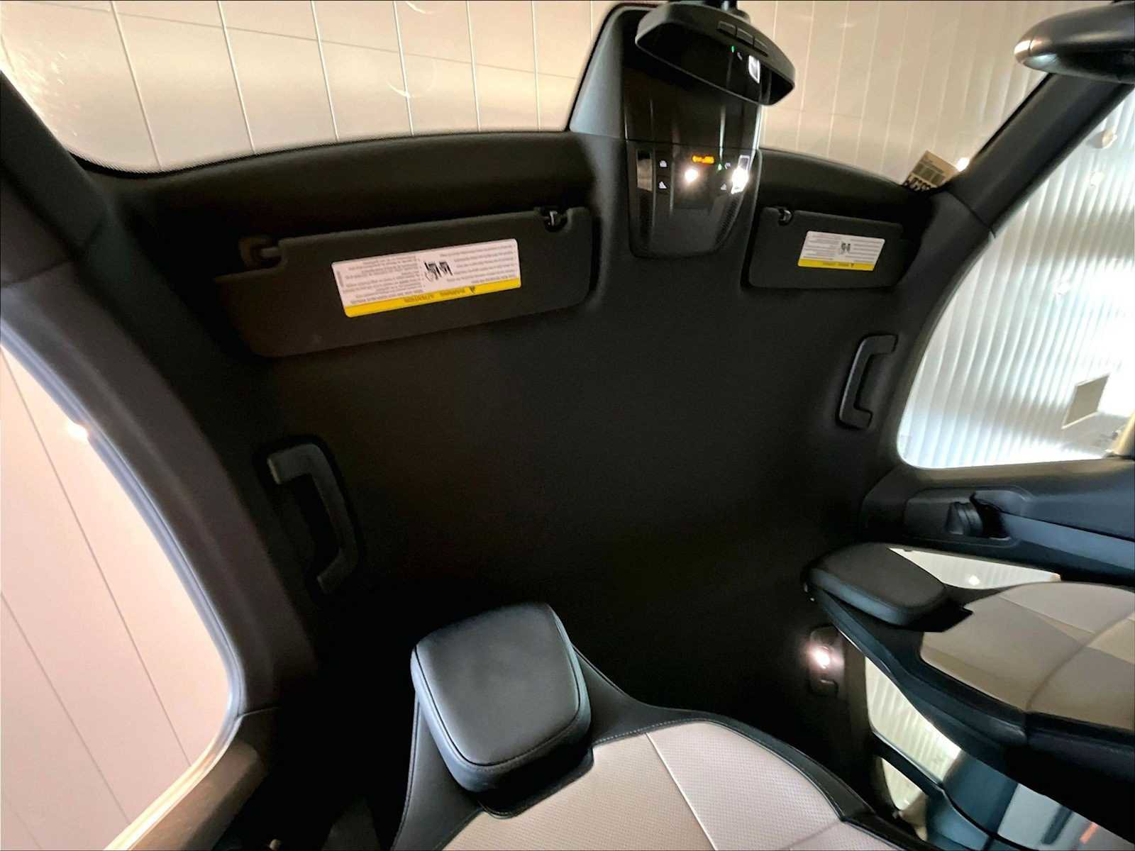 Used 2025 Porsche Taycan image 25