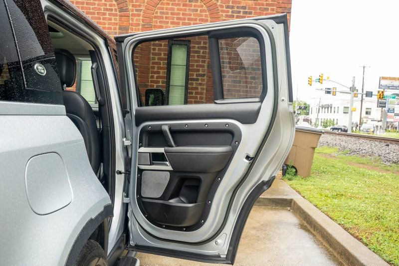 Used 2023 Land Rover Defender 130 SE AWD/4WD image 52
