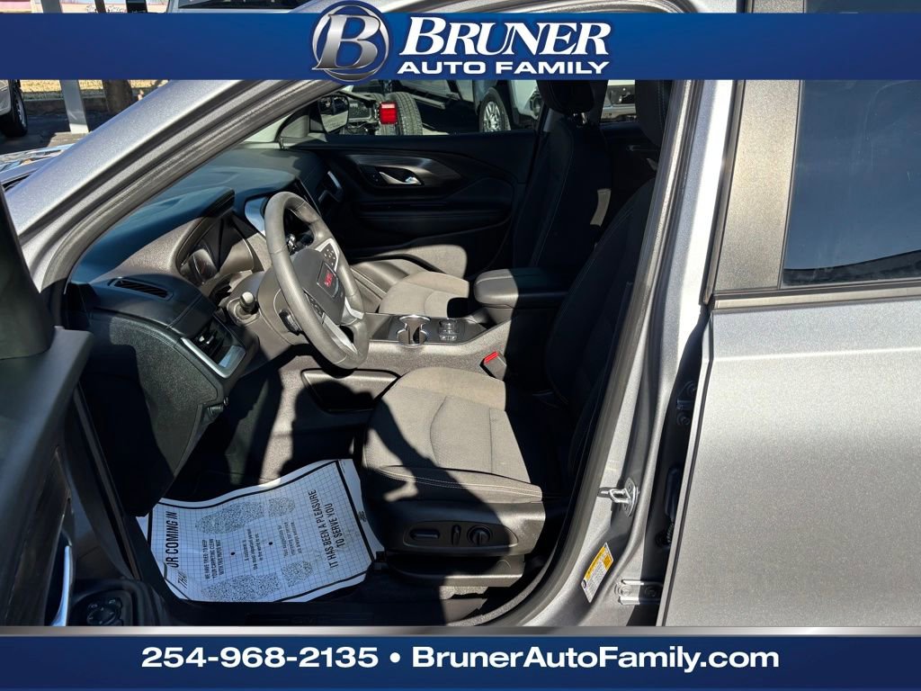 Used 2024 GMC Terrain SLE w/ Driver Convenience Package image 12