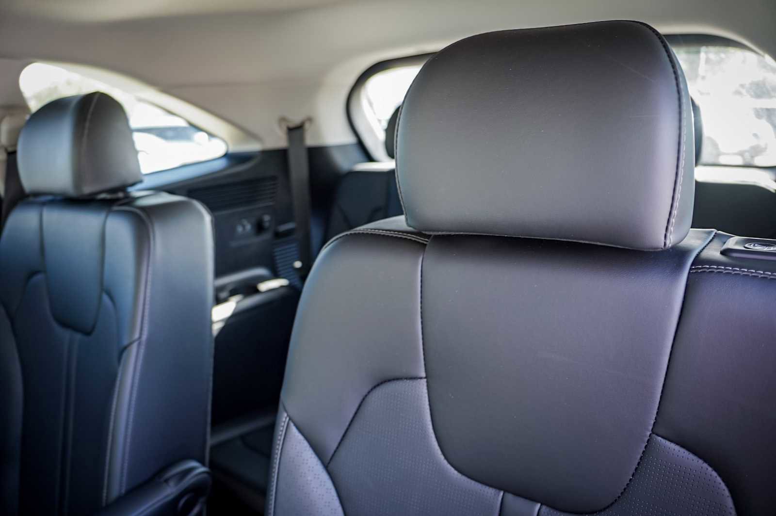 Certified 2025 Kia Sorento EX w/ Panoramic Sunroof Package image 25