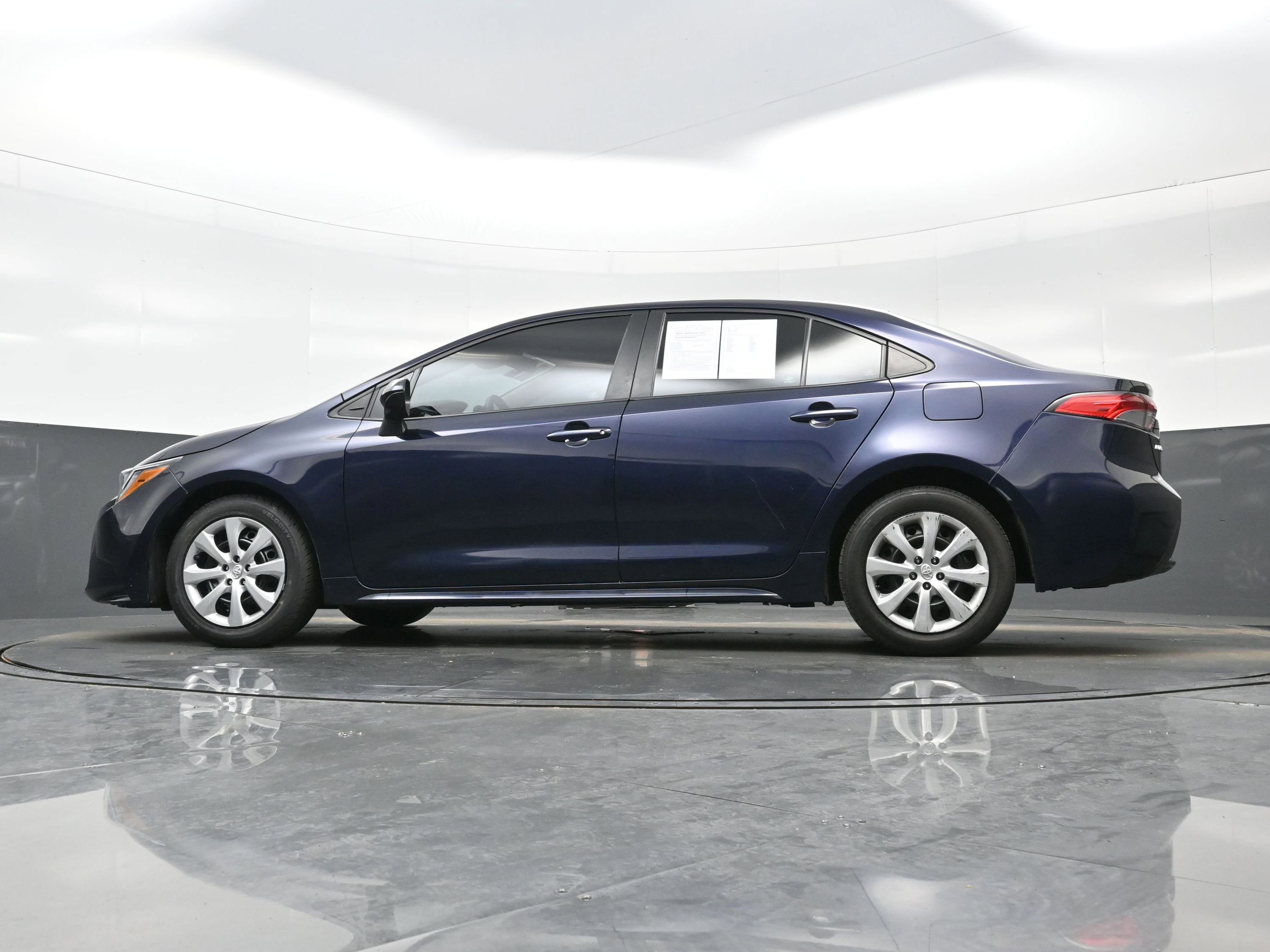 Used 2022 Toyota Corolla LE FWD image 26