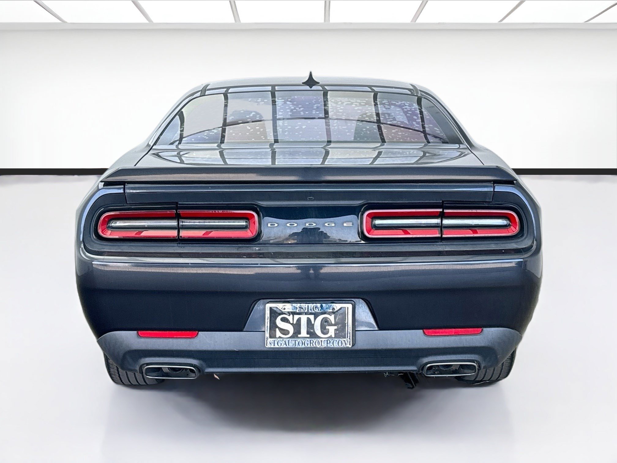 Used 2016 Dodge Challenger SXT RWD image 5