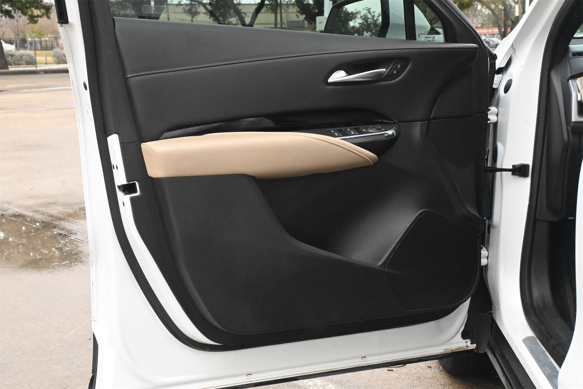 Certified 2024 Cadillac XT4 Luxury w/ Cold Weather Package image 19