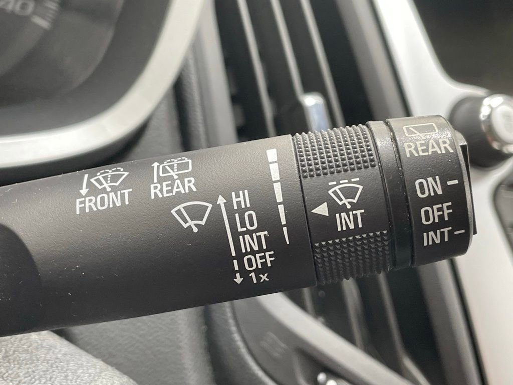 Used 2017 Chevrolet Equinox L image 16