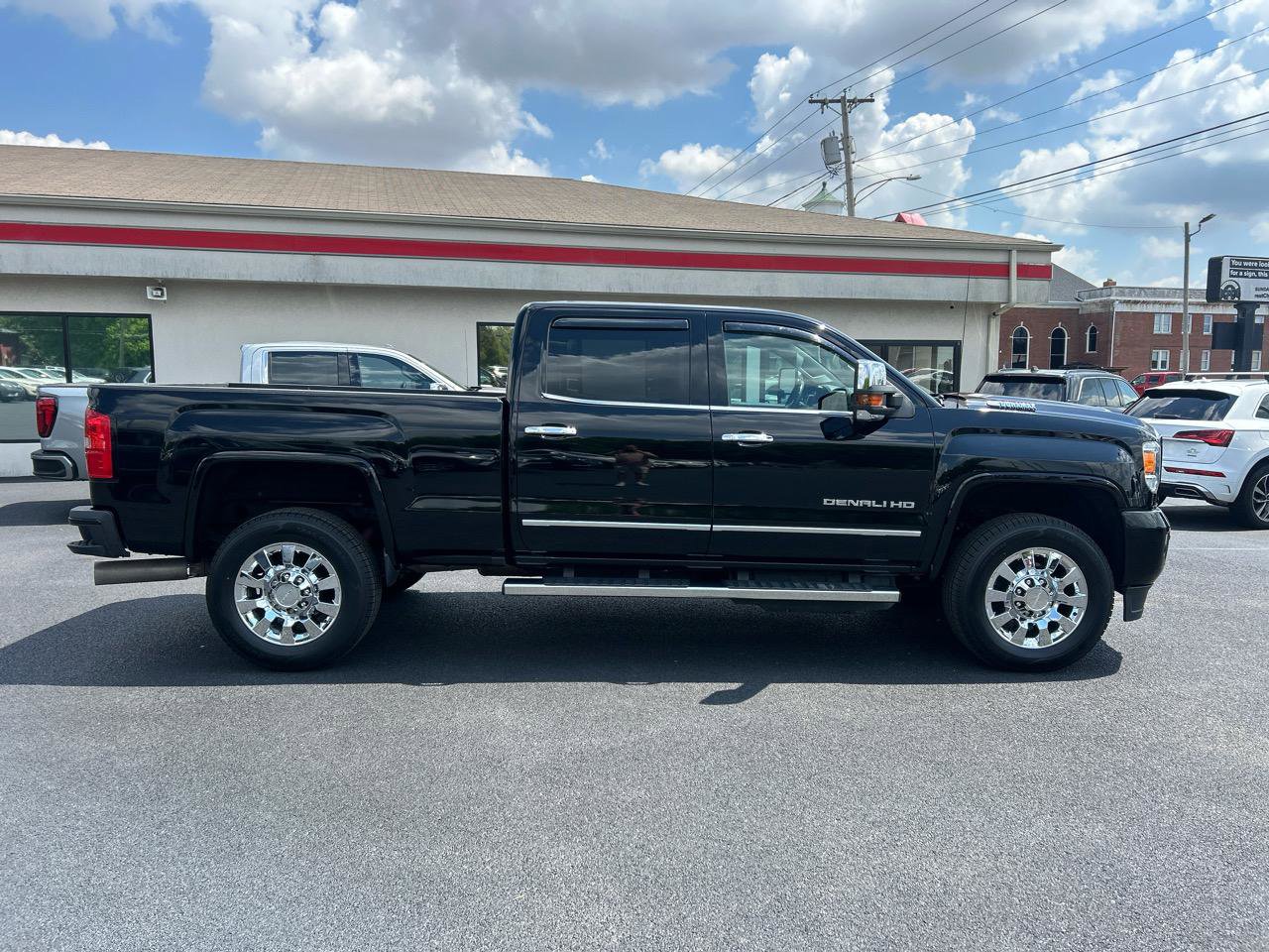 Used 2018 GMC Sierra 2500 Denali w/ Duramax Plus Package AWD/4WD image 4