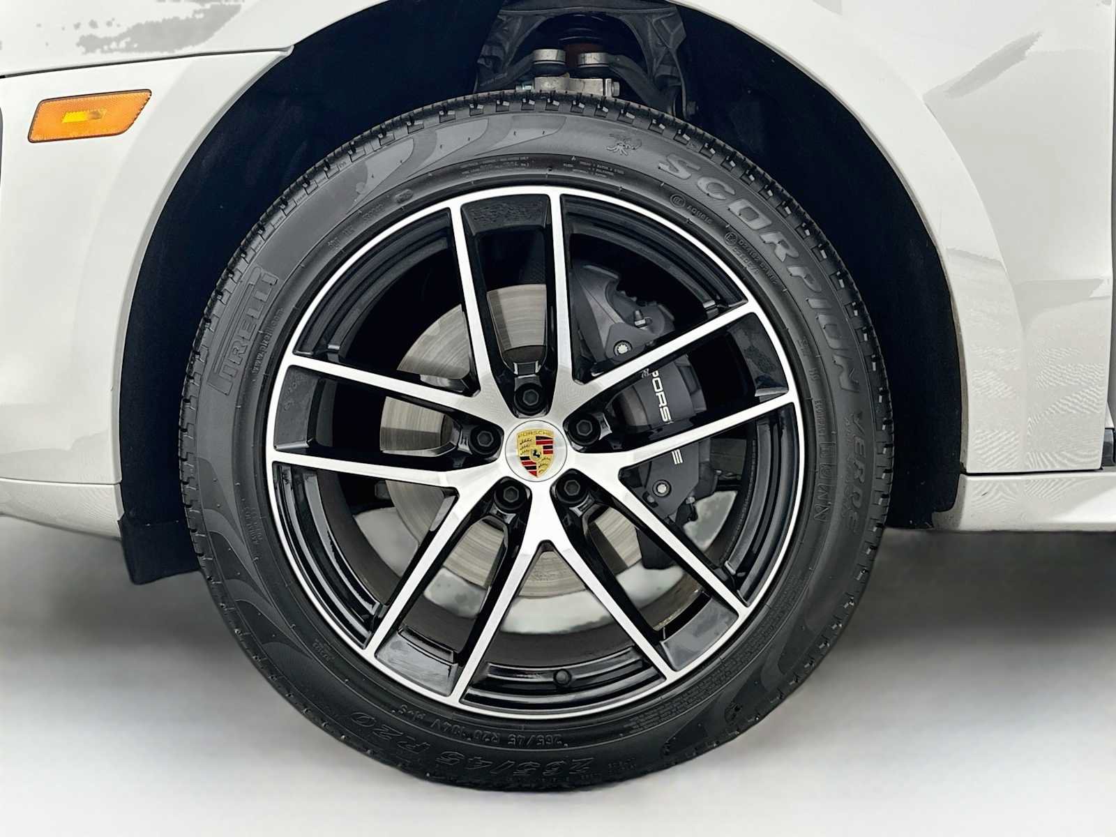 Certified 2026 Porsche Macan AWD/4WD image 32