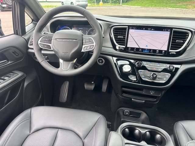 New 2027 Chrysler Pacifica Select w/ Family Tech Group FWD image 12