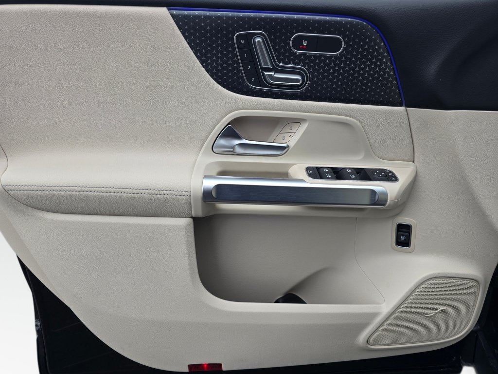 New 2026 Mercedes-Benz GLB 250 4MATIC image 36