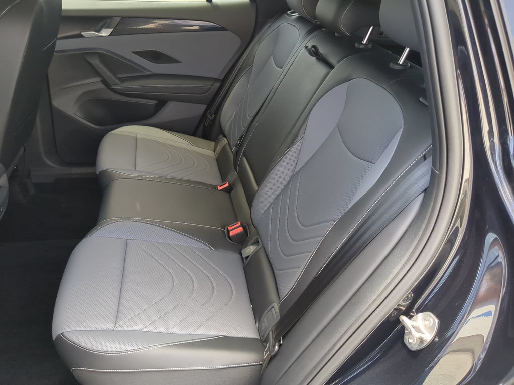 New 2026 Volkswagen Tiguan SE R-Line FWD image 16