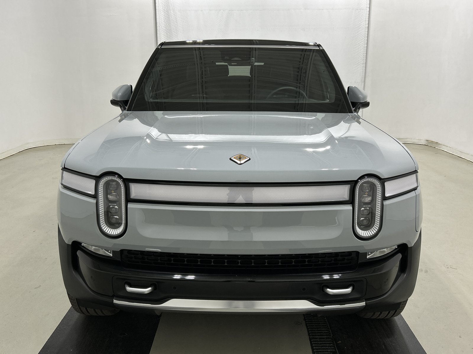 Used 2024 Rivian R1S Adventure AWD/4WD image 8