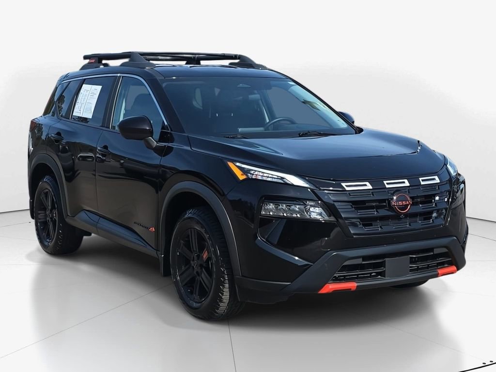 Used 2025 Nissan Rogue SV image 2