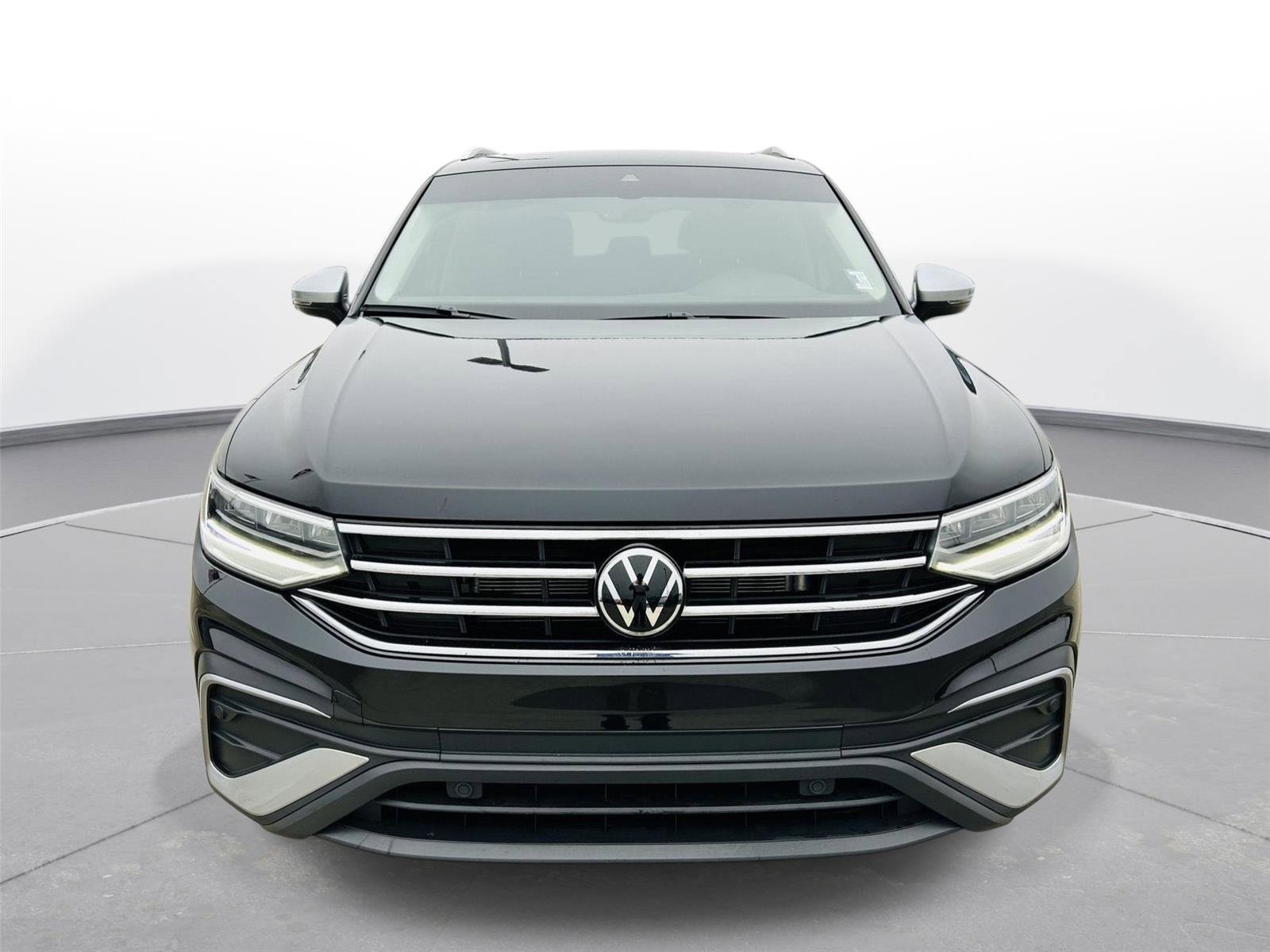 Used 2024 Volkswagen Tiguan Wolfsburg Edition w/ Panoramic Sunroof Package image 32