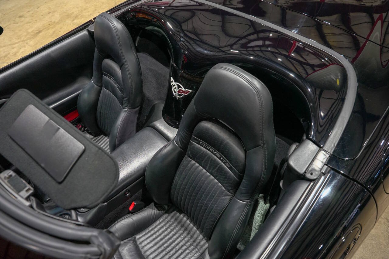 Used 2003 Chevrolet Corvette Convertible w/ Preferred Equipment Group1 RWD image 19
