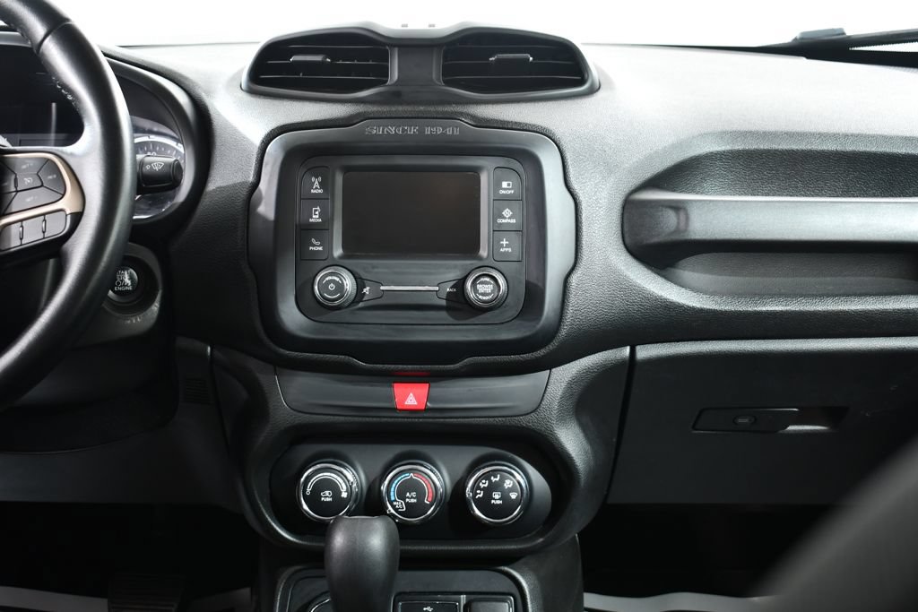 Used 2017 Jeep Renegade Latitude AWD/4WD image 9