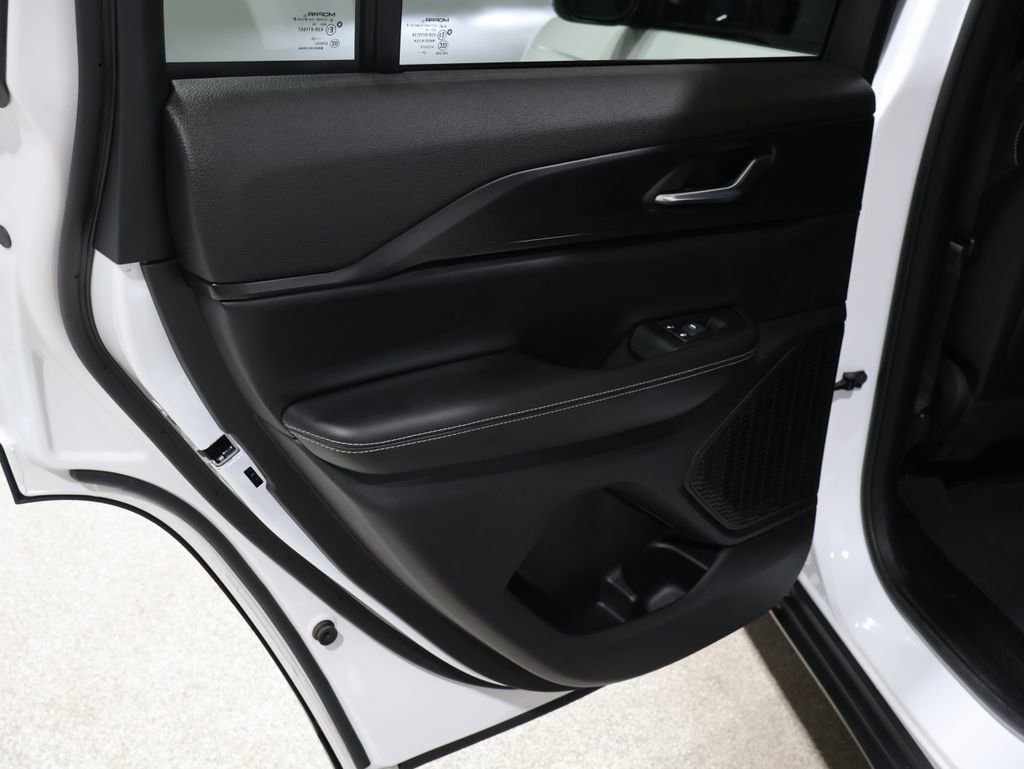 Used 2025 Jeep Grand Cherokee Laredo w/ Luxury Tech Group I image 18