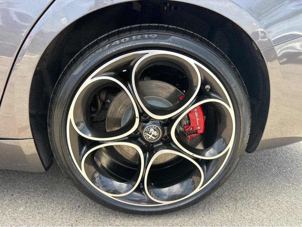 Used 2022 Alfa Romeo Giulia Ti RWD image 14