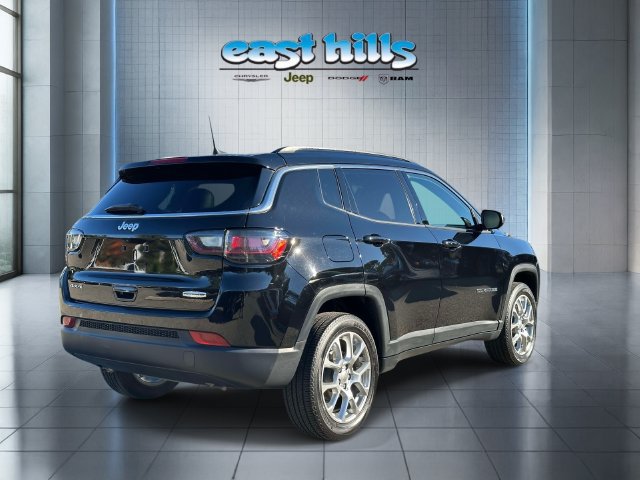 Used 2023 Jeep Compass Latitude w/ Sun and Sound Group AWD/4WD image 3