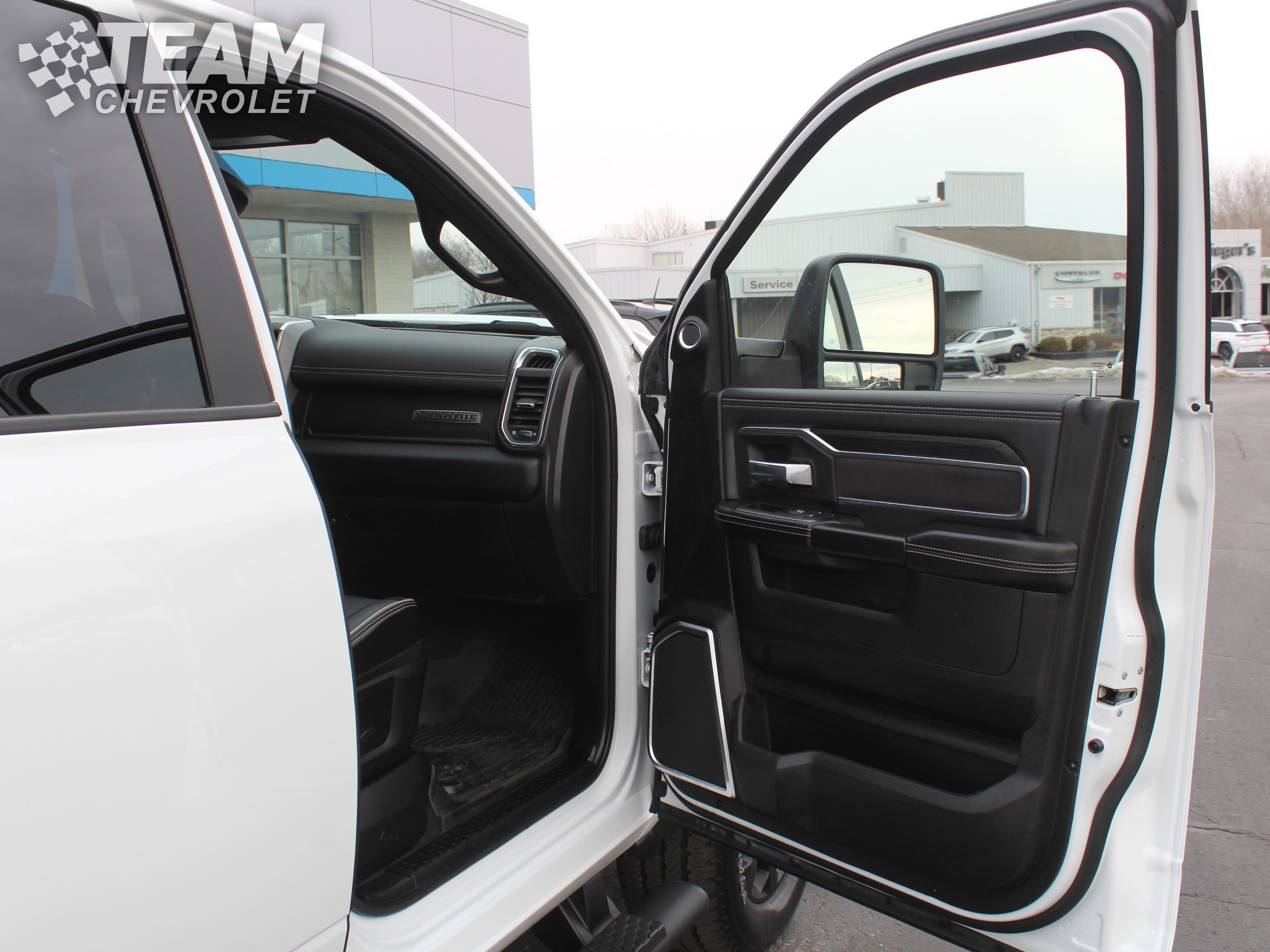 Used 2024 RAM 3500 Laramie w/ Night Edition image 28