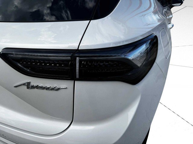 Used 2024 Buick Envision Avenir image 16