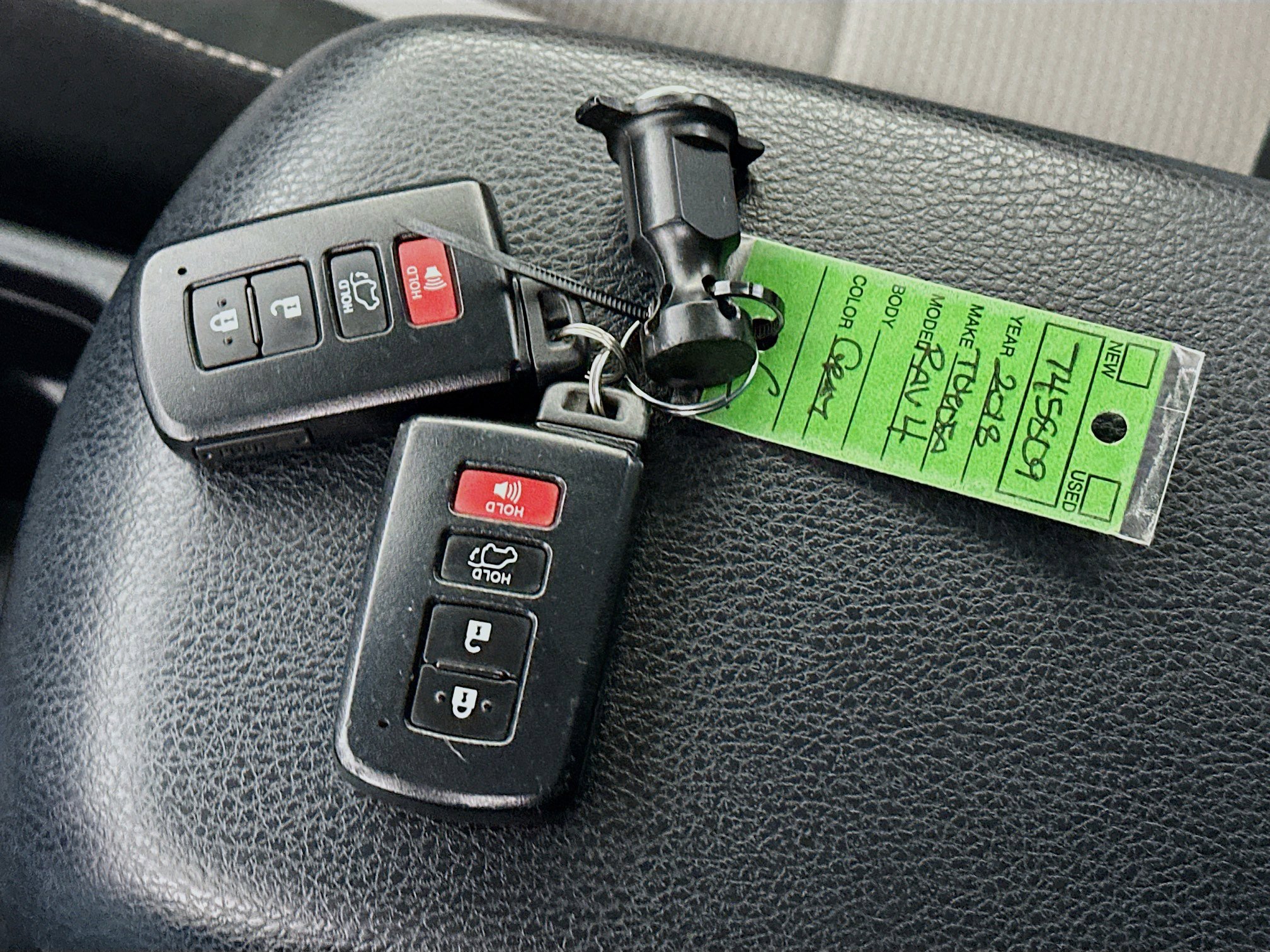 Used 2018 Toyota RAV4 XLE AWD/4WD image 24