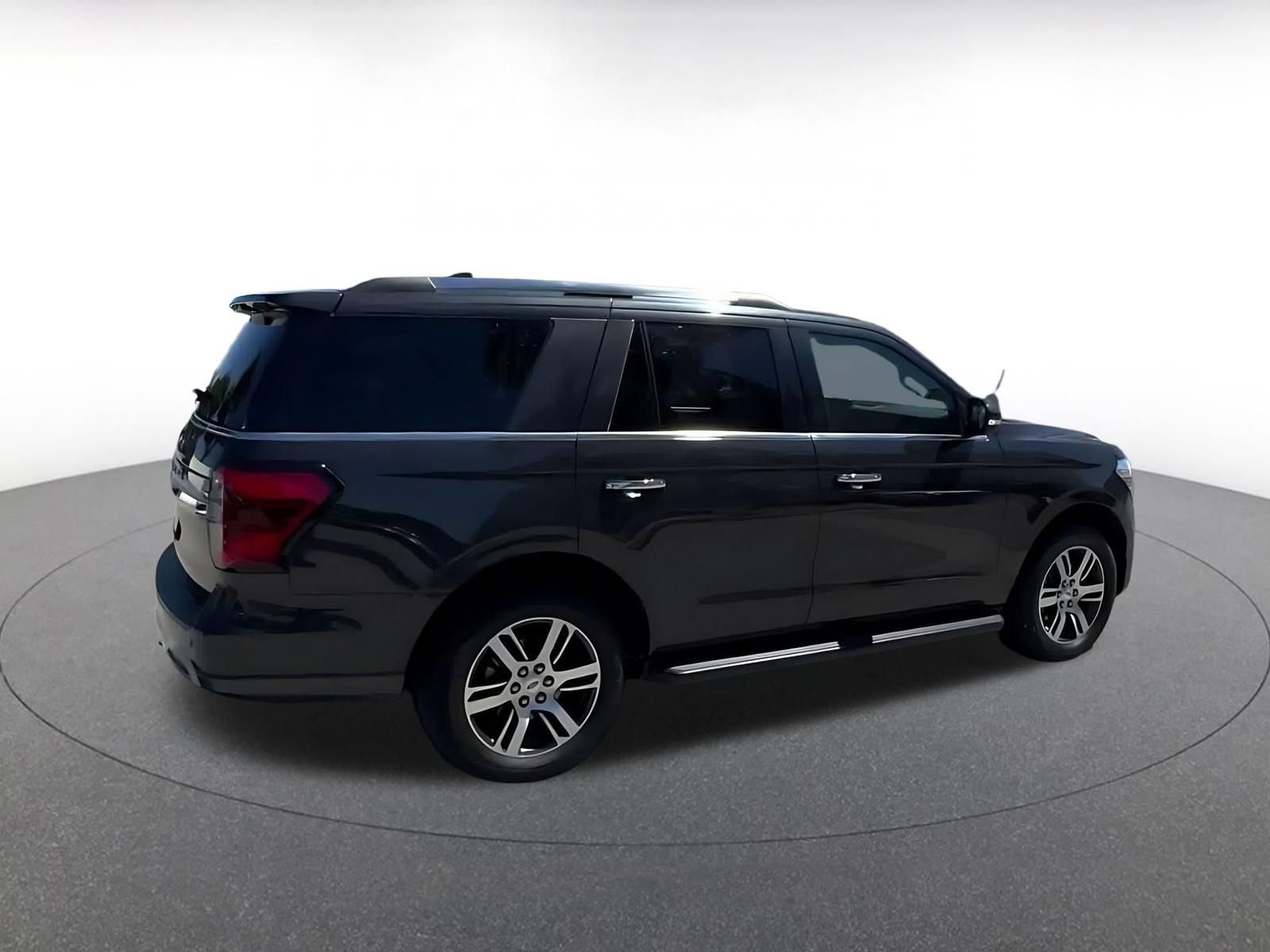 Used 2024 Ford Expedition Limited AWD/4WD image 13