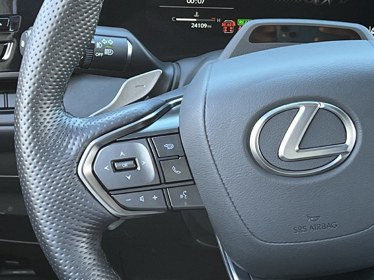 Used 2025 Lexus TX 500h AWD w/ Technology Package image 12