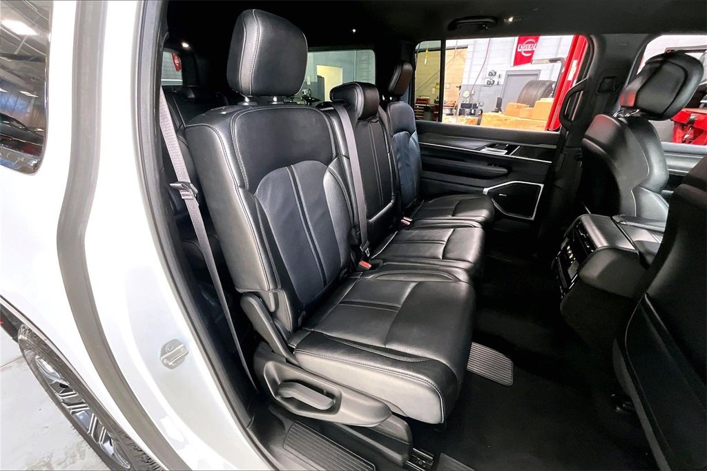 Used 2024 Jeep Wagoneer L Series II w/ Flexible Seating Group image 19