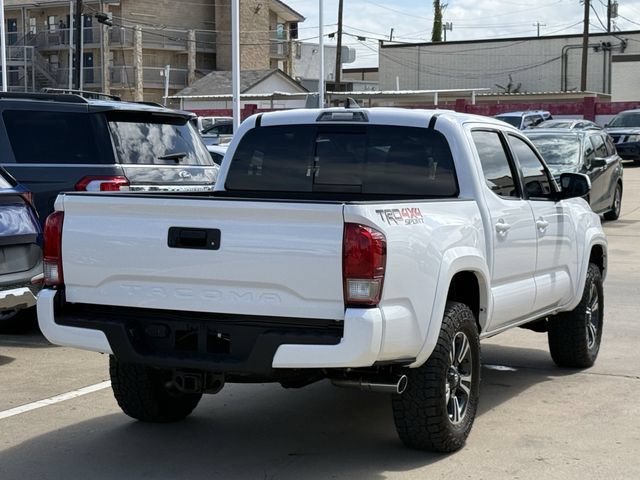 Used 2017 Toyota Tacoma TRD Sport w/ Tow Package (A/T) AWD/4WD image 4