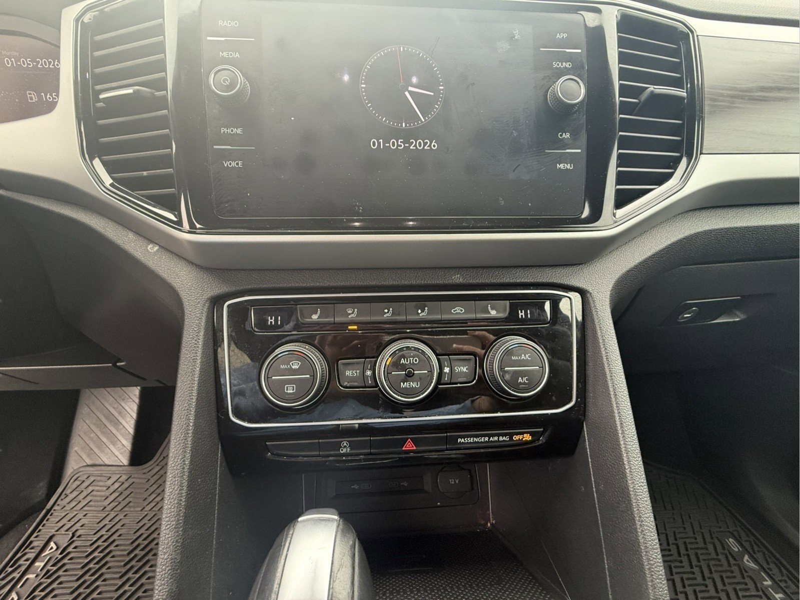 Used 2023 Volkswagen Atlas SE image 25