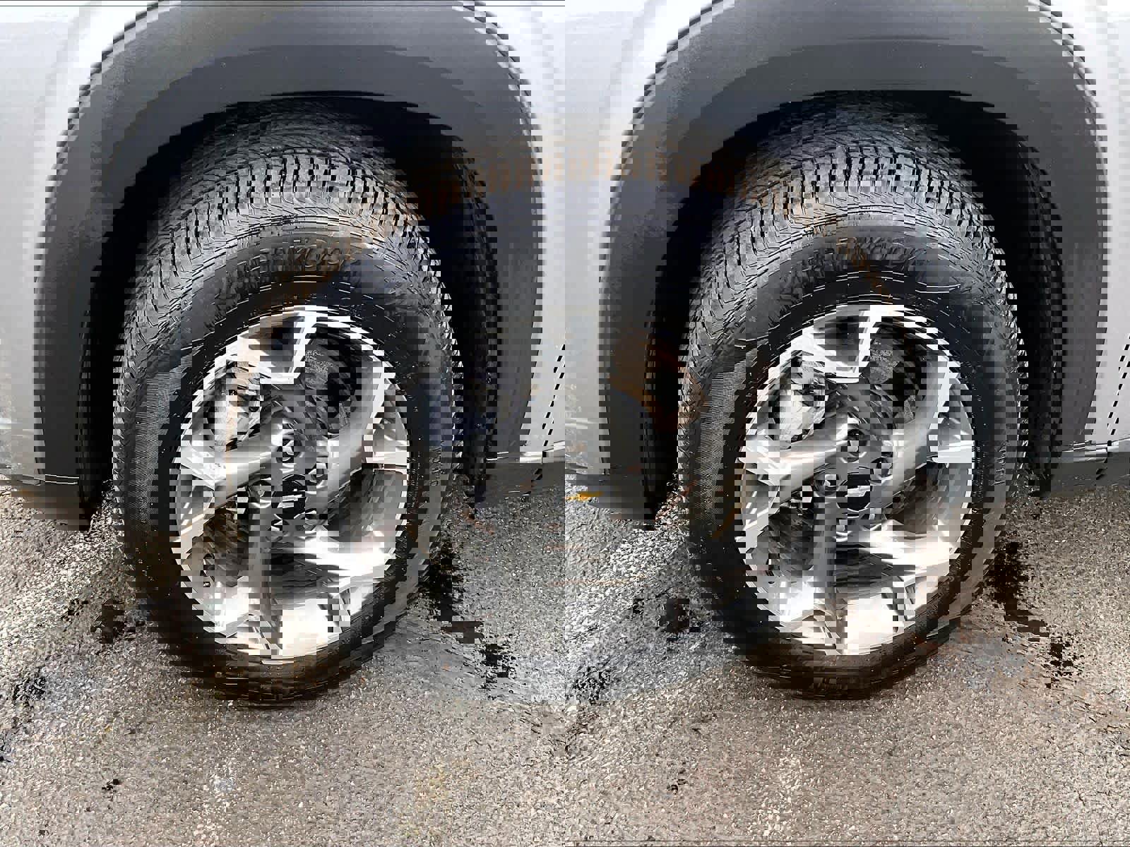 Used 2025 Chevrolet Trax LT w/ LT Convenience Package image 7