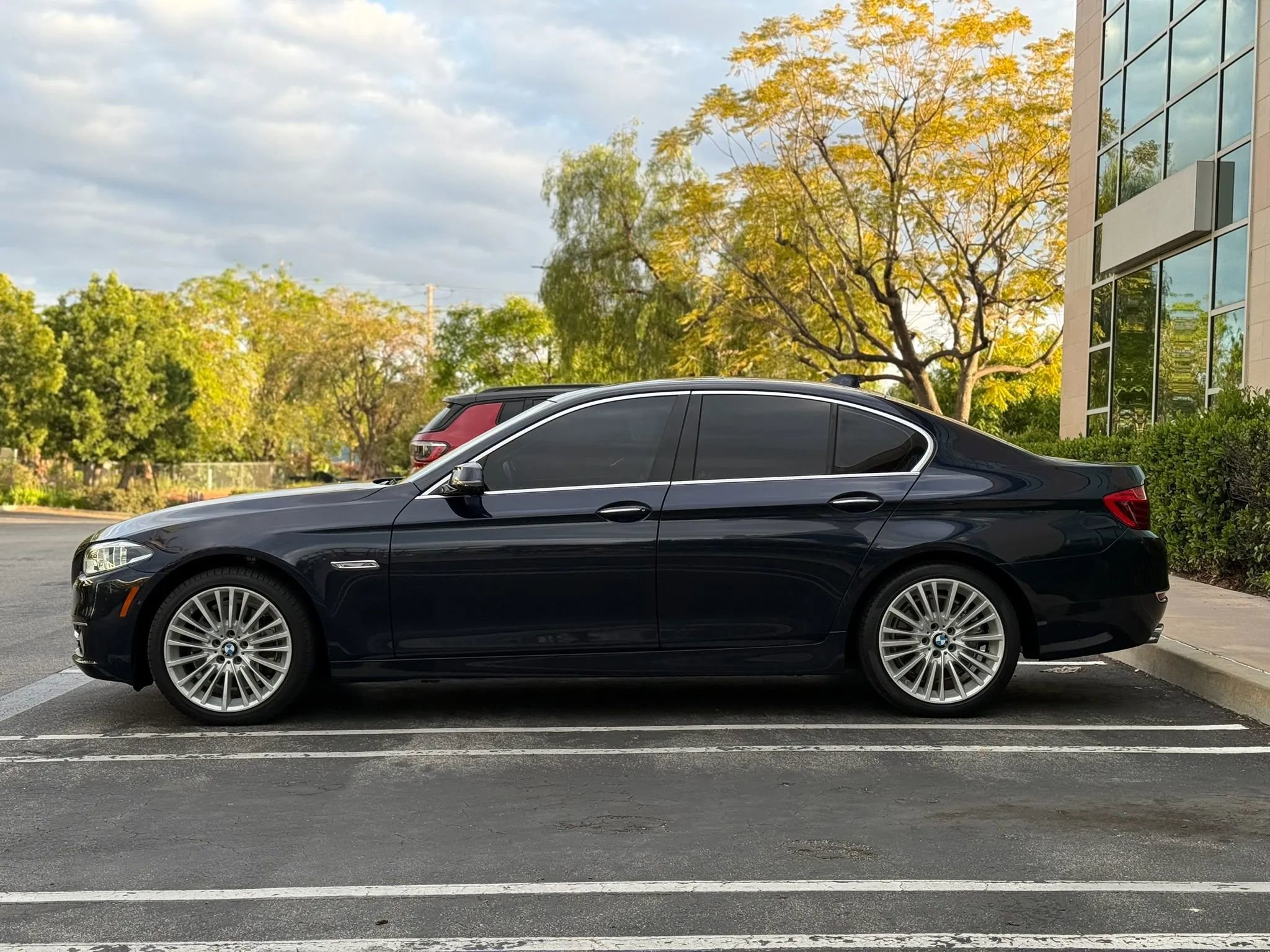 Used 2014 BMW 550i Sedan RWD image 2