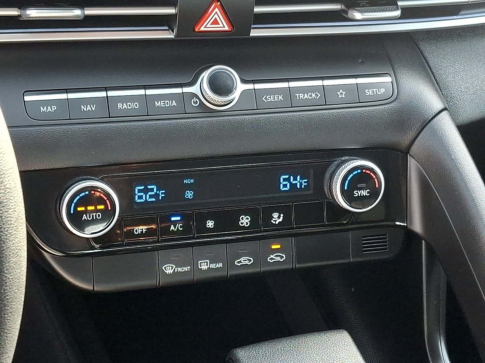 Used 2024 Hyundai Elantra SEL FWD image 15