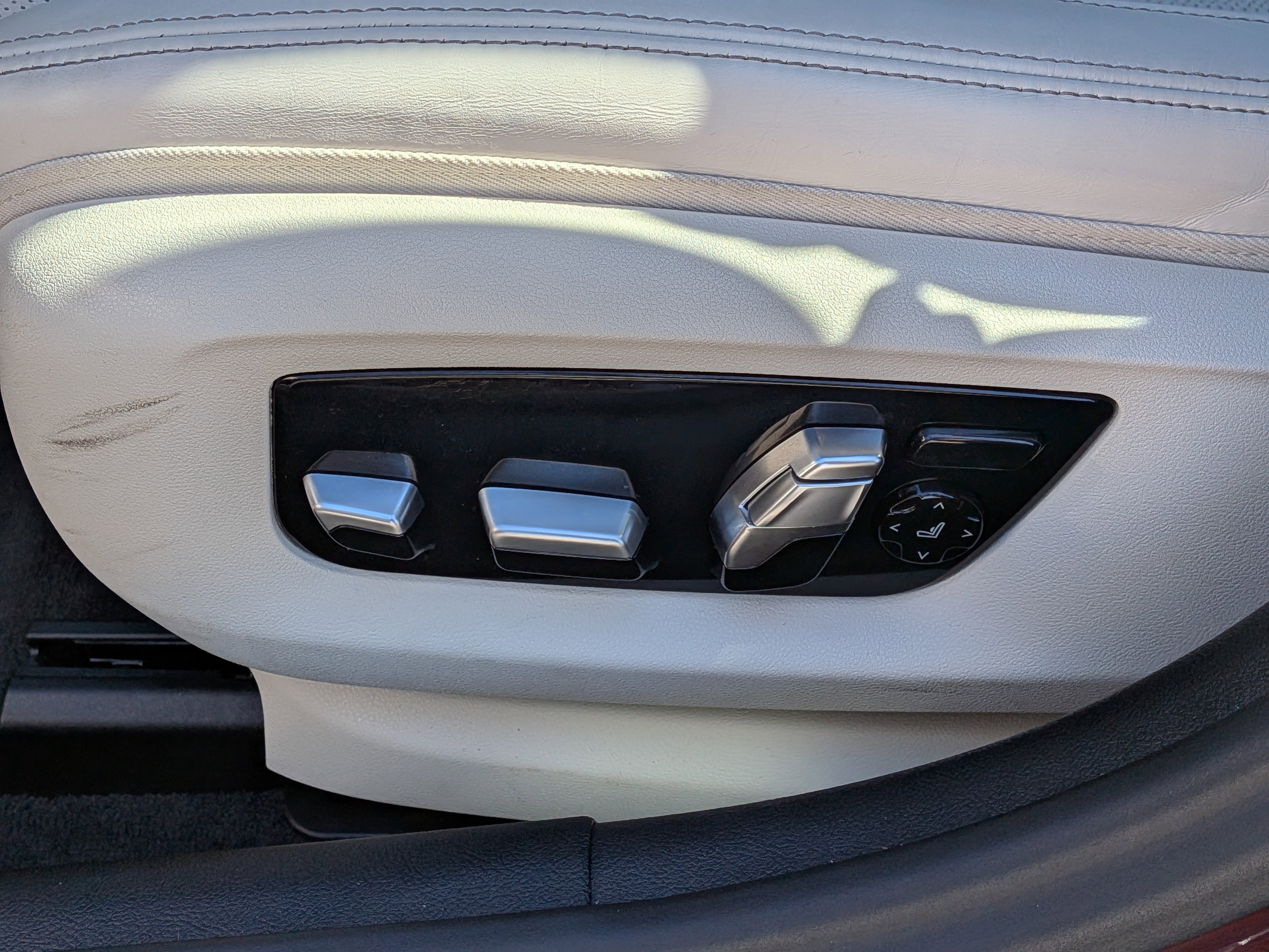 Used 2023 BMW 540i xDrive w/ Executive Package image 22