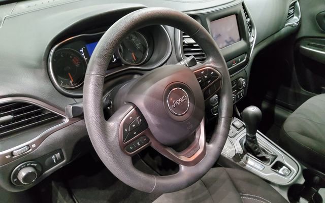 Used 2021 Jeep Cherokee Latitude AWD/4WD image 15