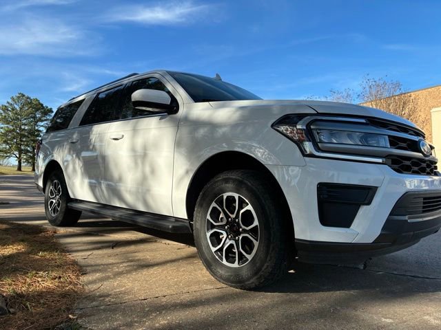 Used 2024 Ford Expedition Max XLT AWD/4WD image 3