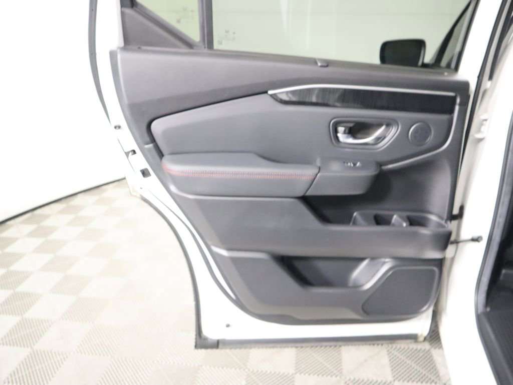 Used 2025 Honda Pilot Black Edition image 26