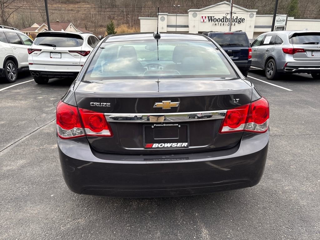 Used 2016 Chevrolet Cruze LT w/ Technology Package FWD image 4